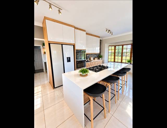 4 BEDROOM HOUSE FOR SALE IN CLIFTON HILL ESTATE